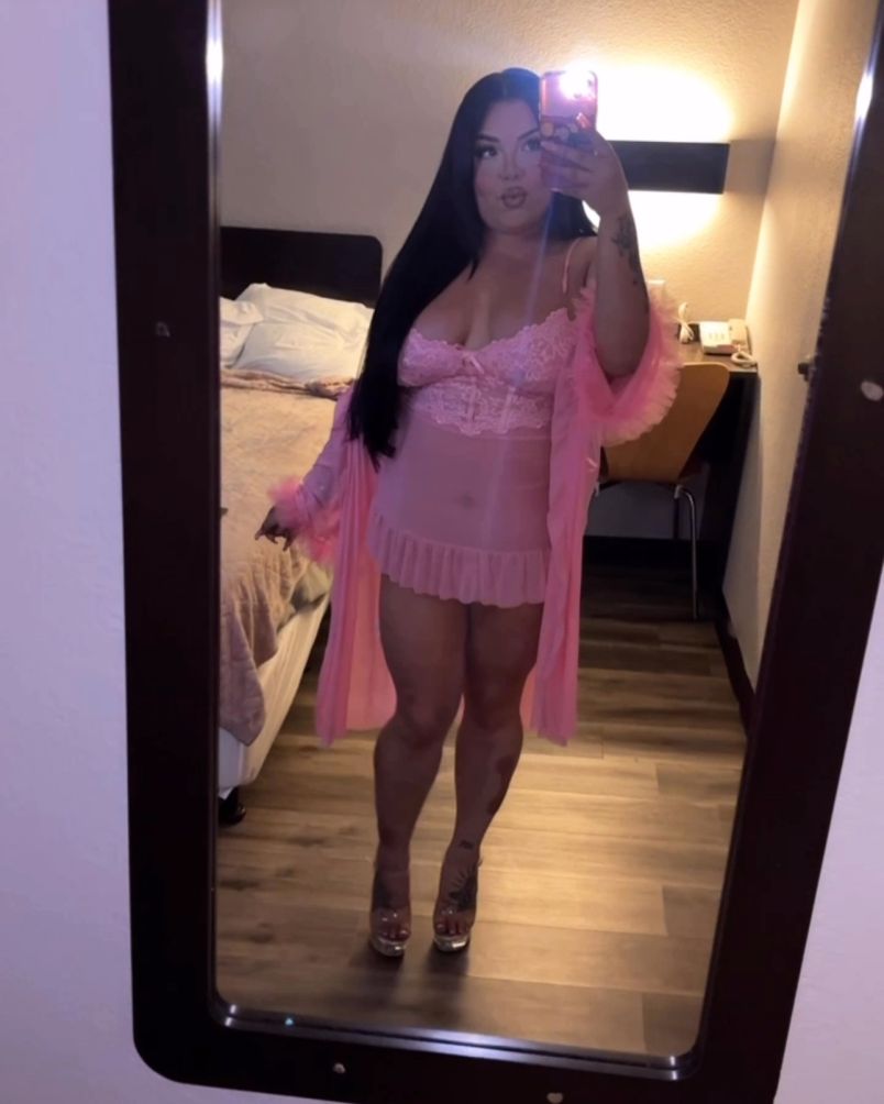 Luxurious Jennifer 11