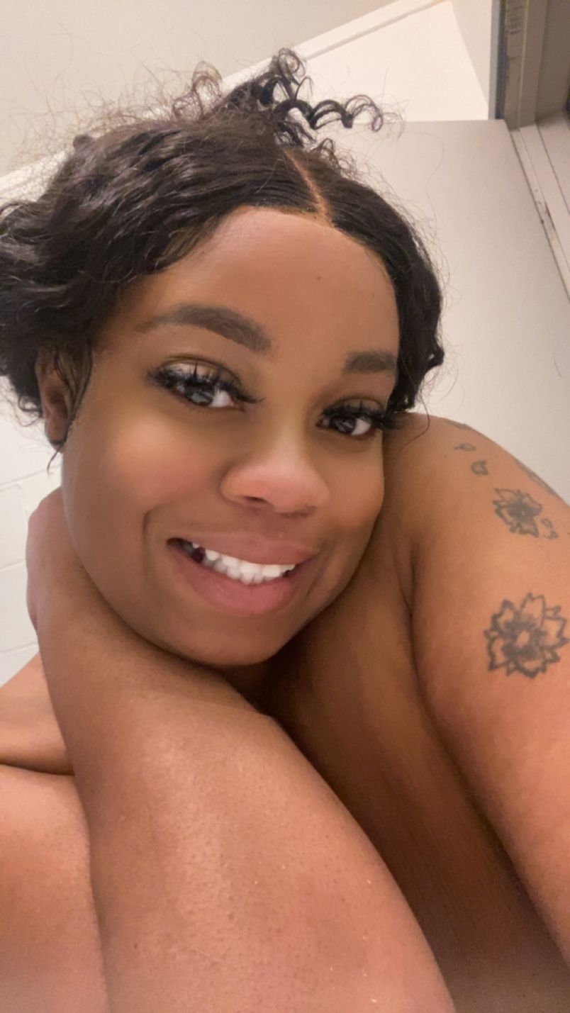 Incall Busty Wett Nym 8