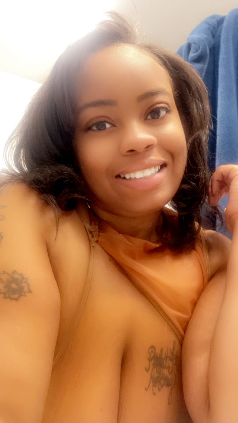 Incall Busty Wett Nym 10