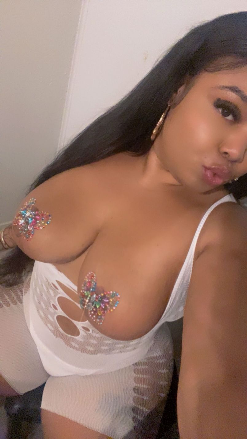 Busty Pretty Pussy 4