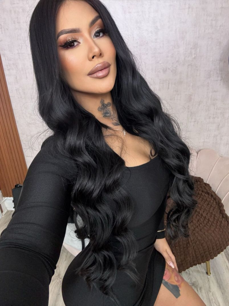 Three Latinas Availab 9