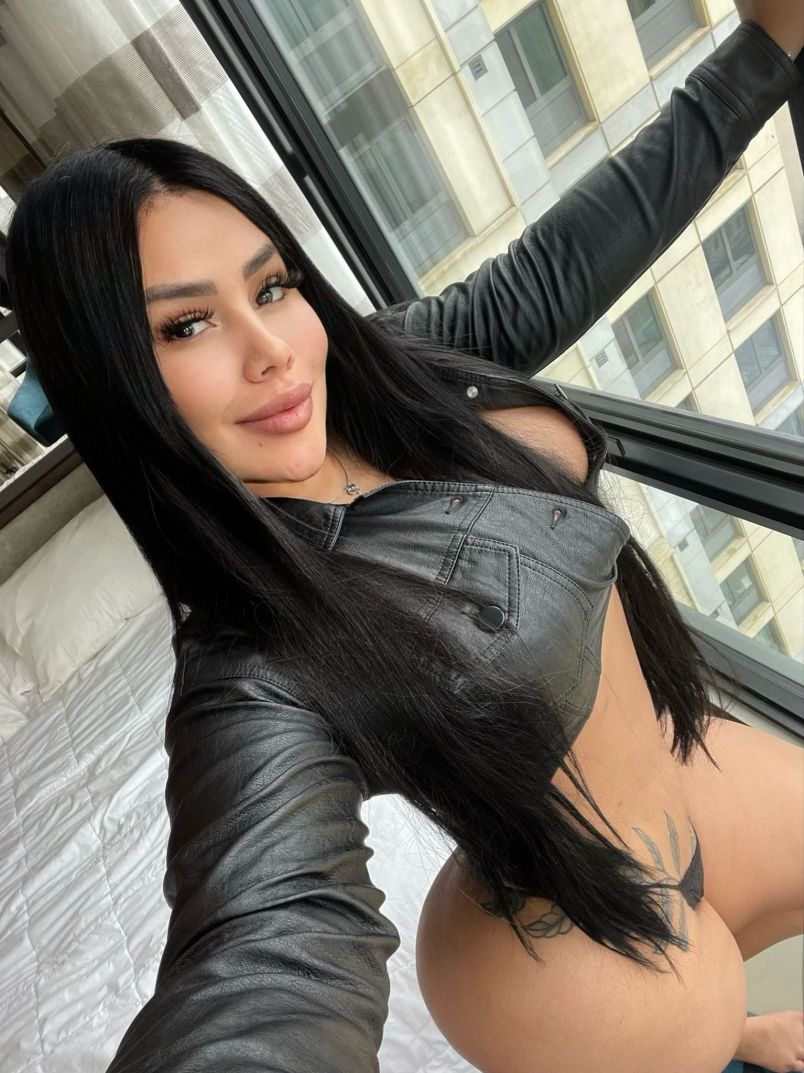 Three Latinas Availab 6