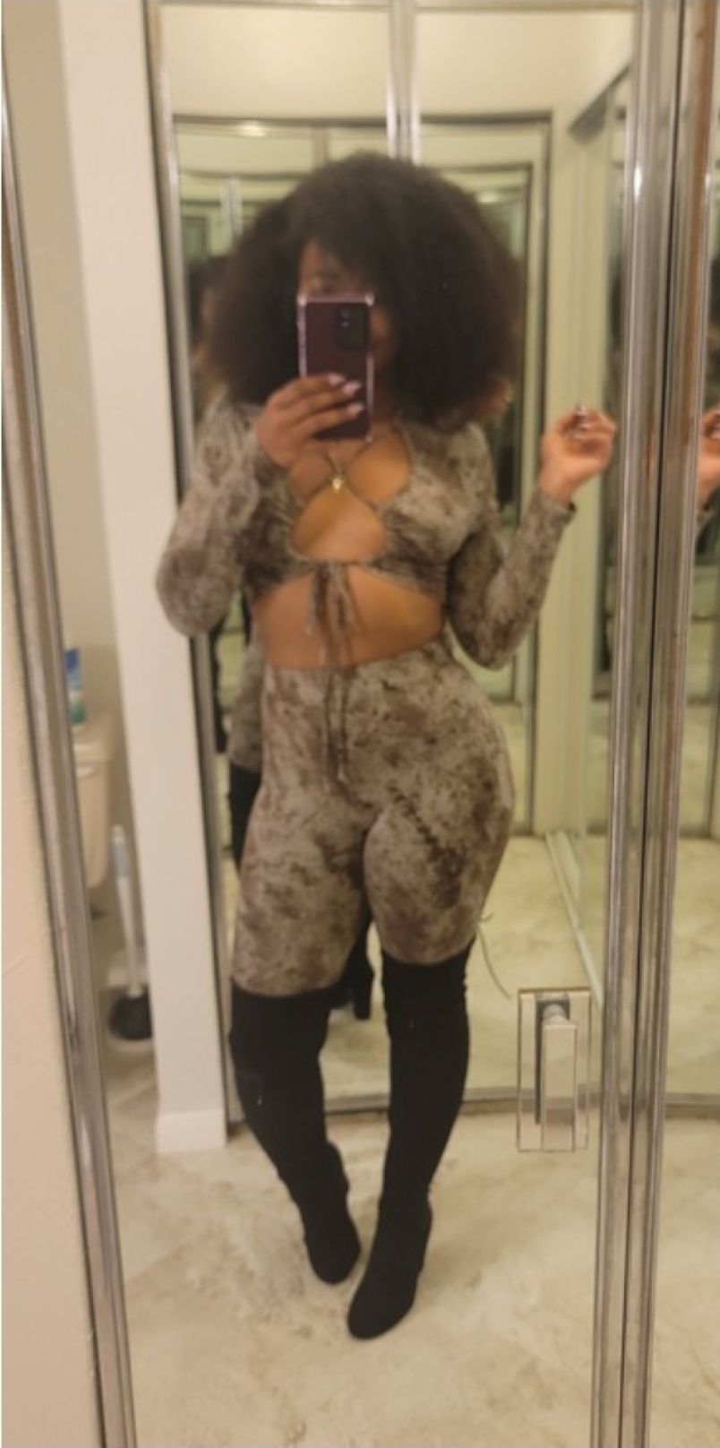 Shanell Raely 8