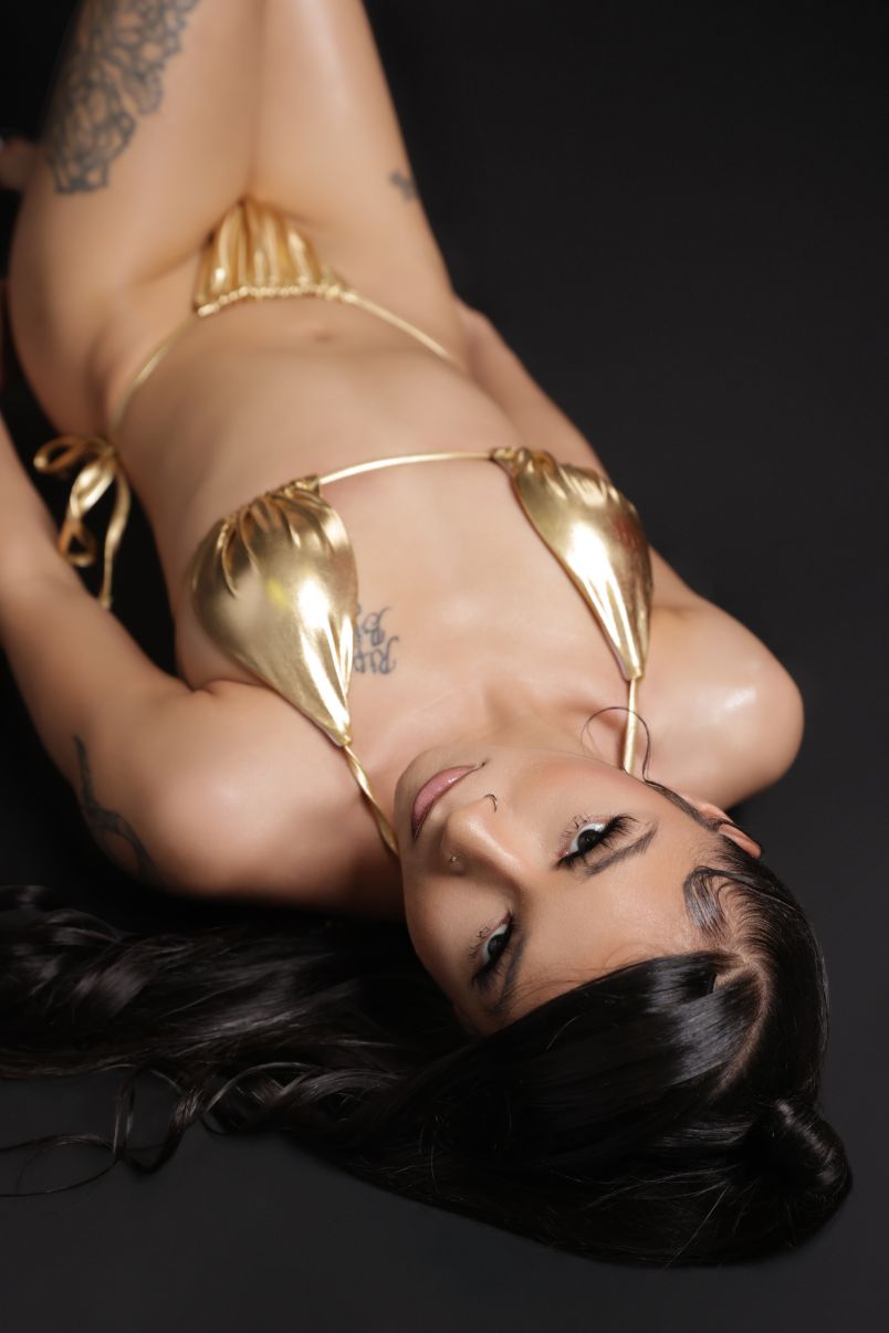 Nadia 4