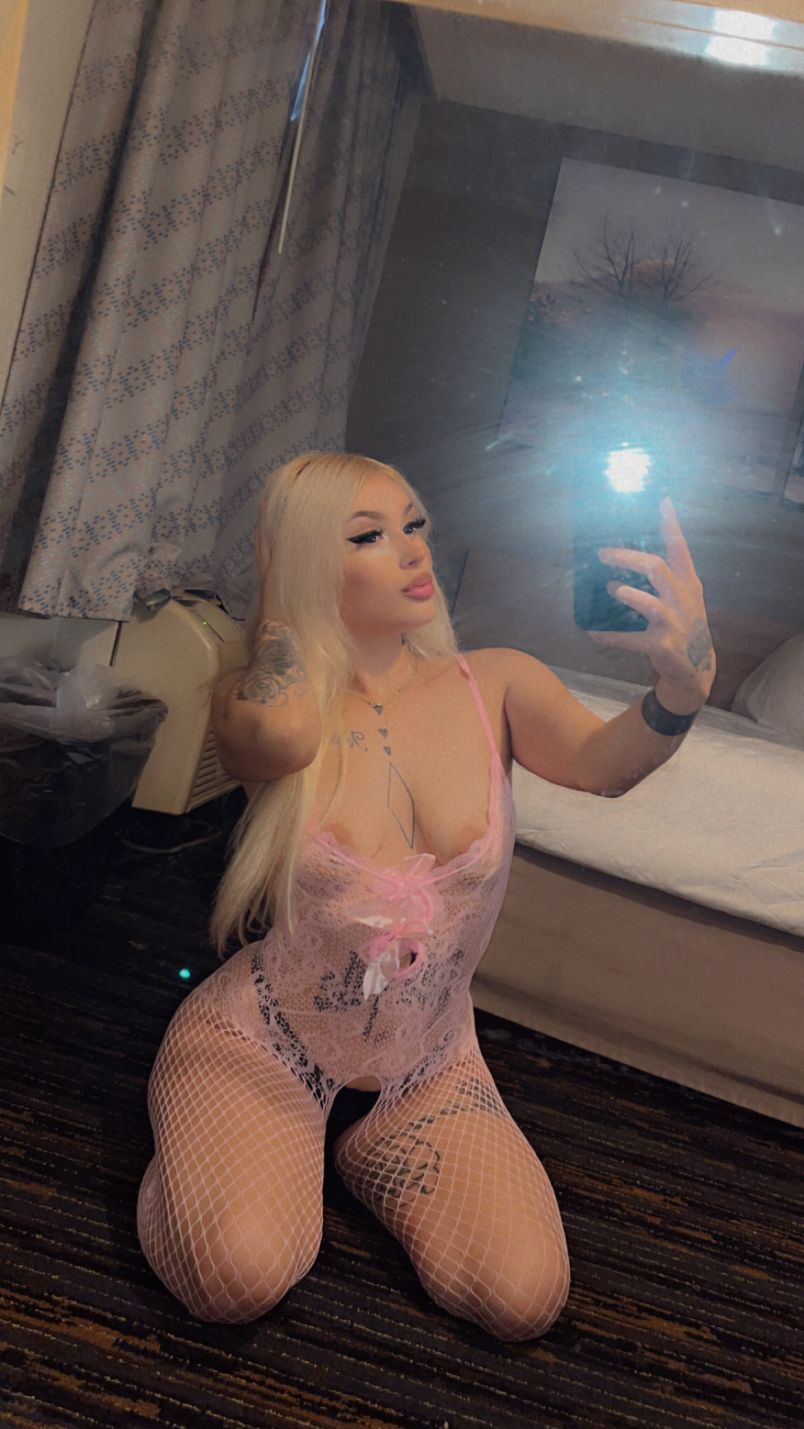 Deluxious Stephany 2