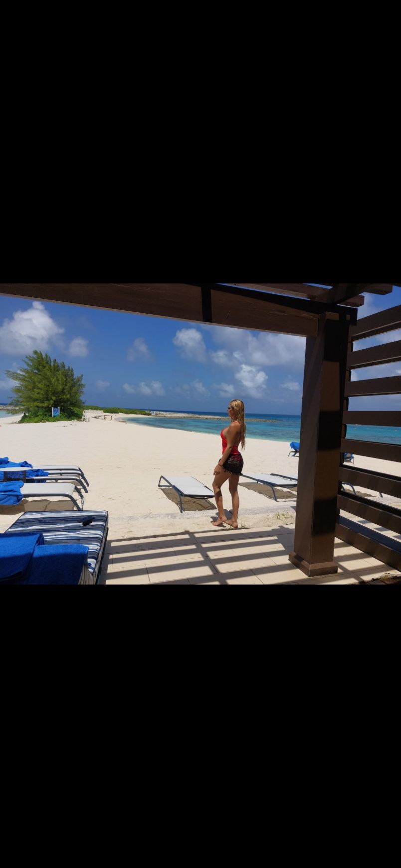 Chica Rubia Alta Delg 9