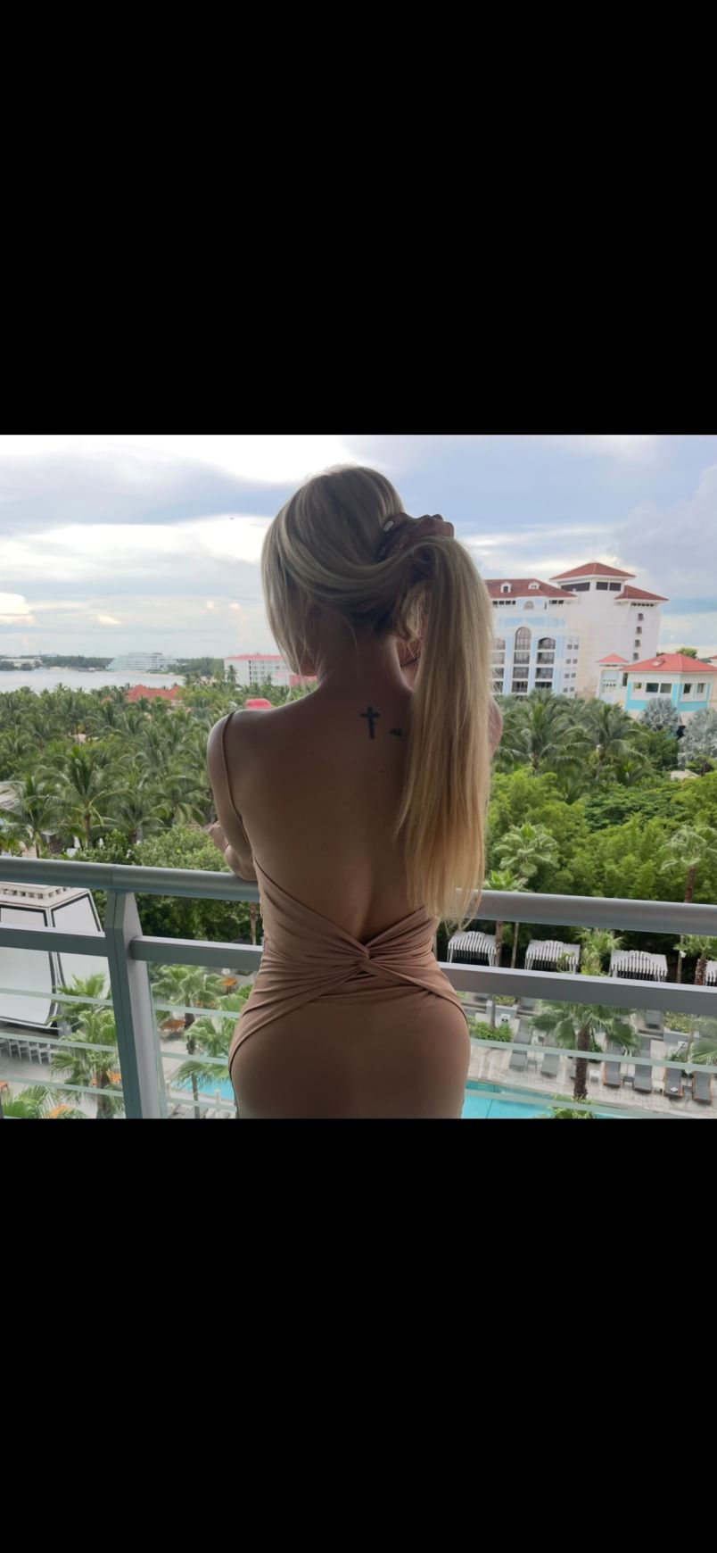 Chica Rubia Alta Delg 6