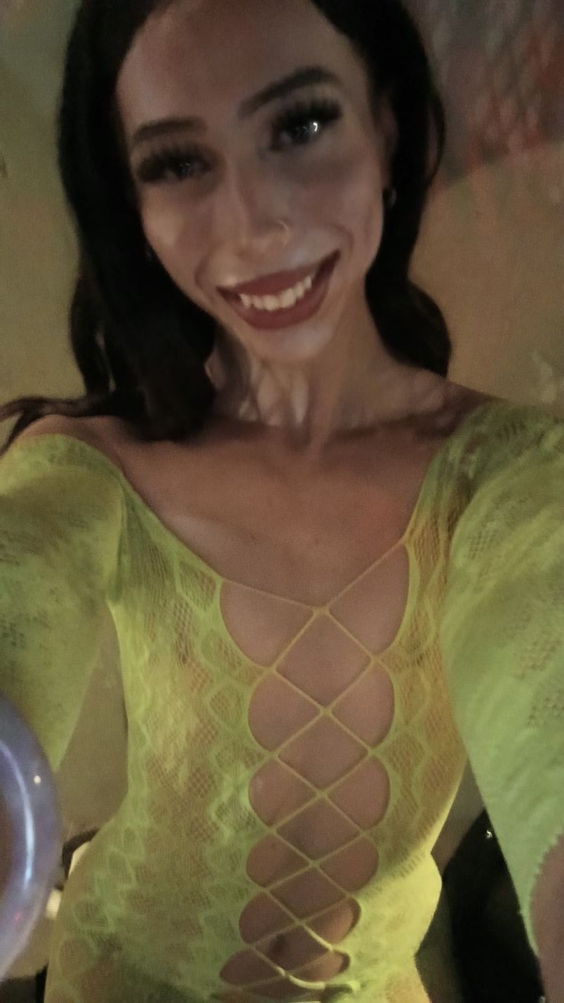 Shay  Hosting Mccully 5